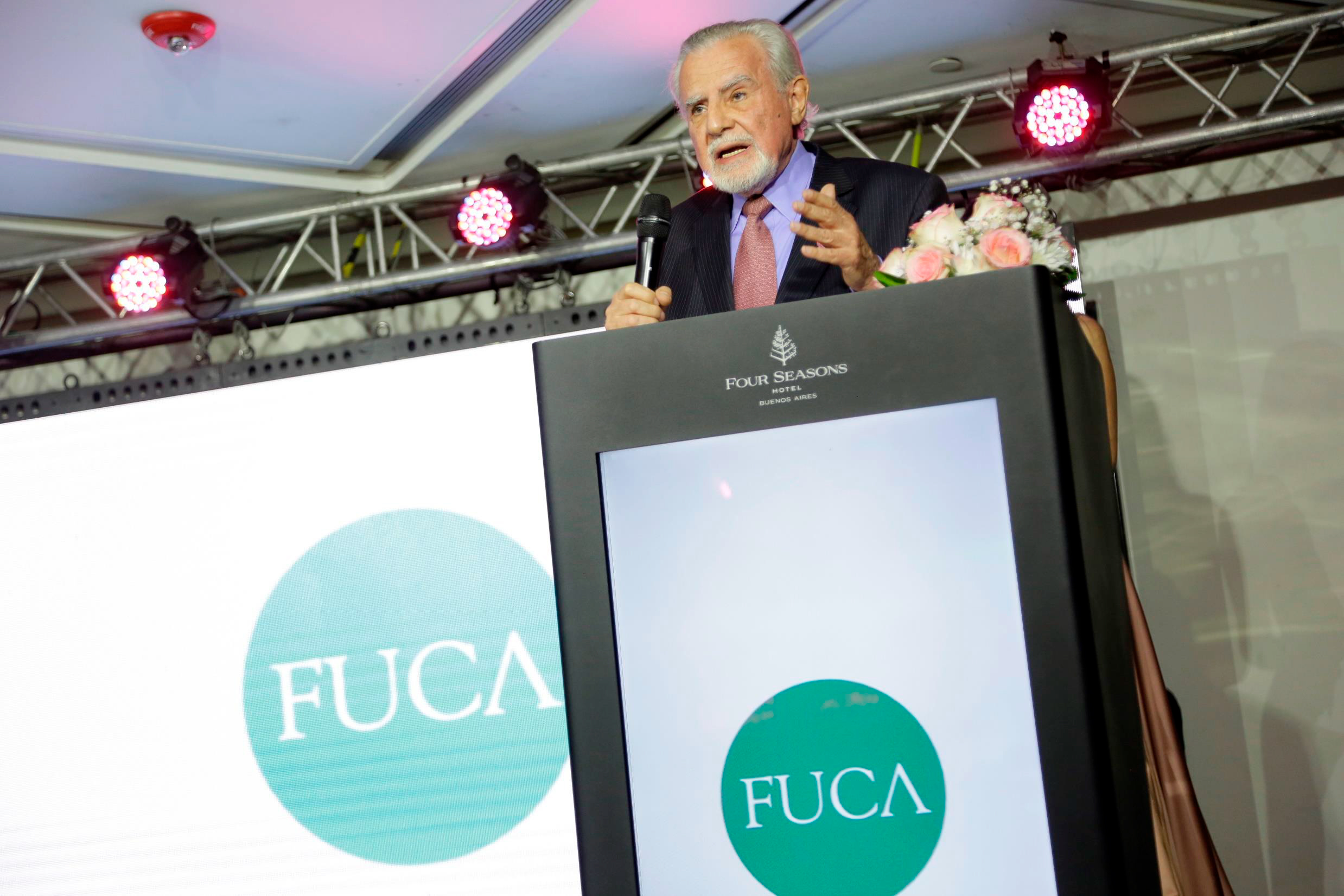 Varifarma en la cena FUCA-3